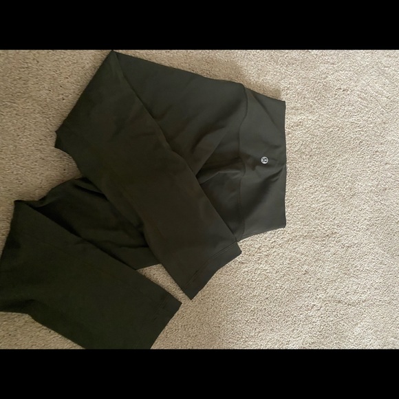 Lululemon Size 2 Olive Green Leggings 21 inch - Picture 3 of 4